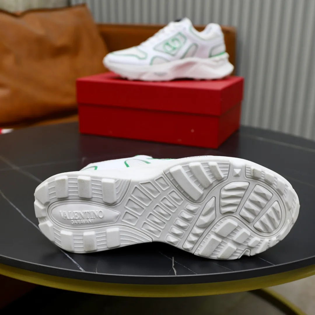 Men's men's shoes 💰480💰VALENTINO/Valentino 2024s men's latest low-top thick-soled sports shoes are shipped. Made with heavy industry, men's fine casual sports shoes, versatile style. Made of fabric mesh upper, rubber lines embellished with geometric segmentation upper, hand-sewn, novel and fashionable style, rubber soles with rivet details on the front and back, VALENTINO GARAVANI LOGO printed on the side, and Valentino decorative inlay on the tongue Garavani Logo, comfortable, breathable and durable! Comes with full original packaging! Code number: 38-39-40-41-42-43-44 (45 can be customized)